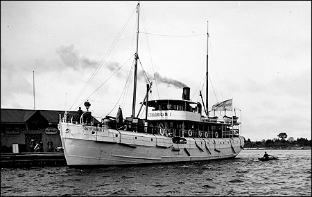 Östhammar I vid Östhammars ångbåtsbrygga ca 1920