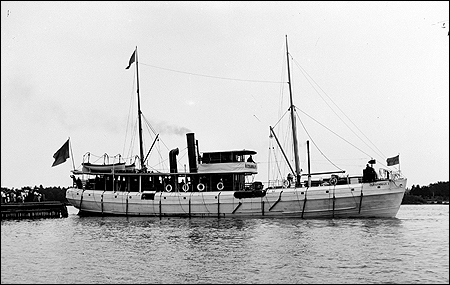 Östhammar I vid Östhammars ångbåtsbrygga ca 1920