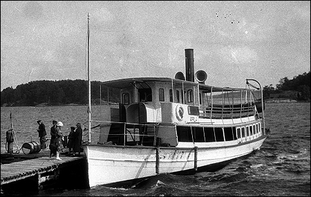 Arla vid Djurö brygga, Värmdö 1927-08-23
