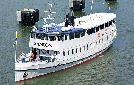 Sandön passerar Nya Hisingsbron, Göteborg 2021-06-01