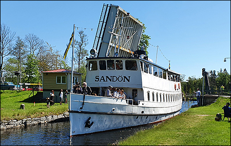 Sandön passerar Forsvik på väg mot Göteborg 2021-05-30
