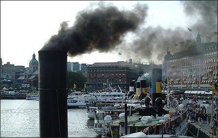Man eldar i ångpannorna.