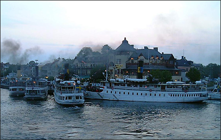 På plats vid kajen i Vaxholm.