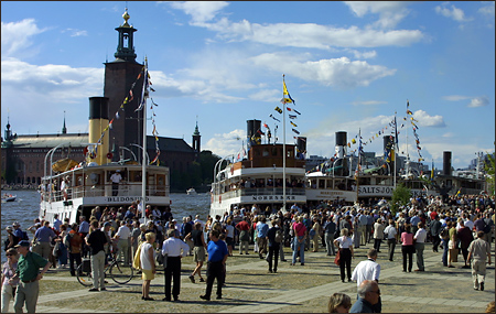 Båtarna samlade vid Riddarholmskajen.