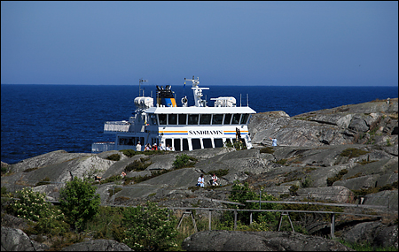 Sandhamn bakom klipporna vid Getryggen, Svenska Högarna.