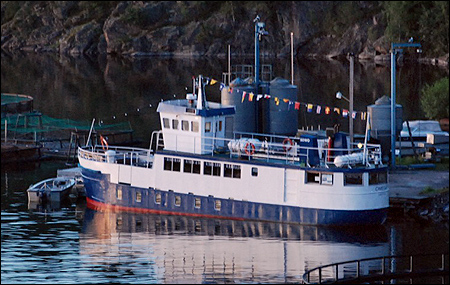 Kl. 17.30 �r Omega loss och h�r ligger hon kl. 22.06 f�rt�jd vid V�stra F�gelvik.