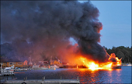 Tärnan af Söderöra i brand.