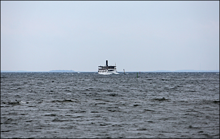Nya Skärgården ute på Vättern och sjön visar upp sin tuffa sida en sista gång.