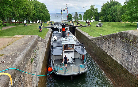 Slussning i Bergs slusstrappa 2021-06-08
