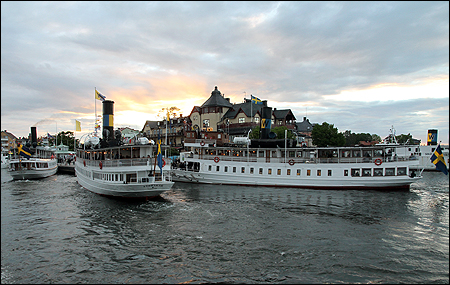 Kl. 21. 30 �r det dags f�r fartygen att �terv�nda till Stockholm.