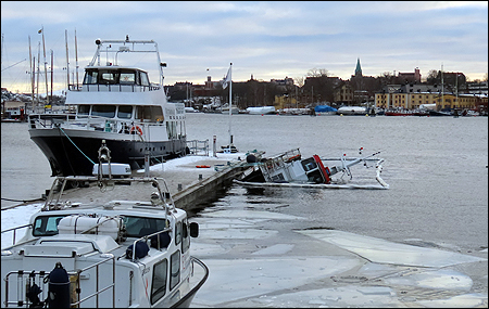 Strandpilen sjönk under natten till 12 januari vid sin kajplats vid Strandvägen