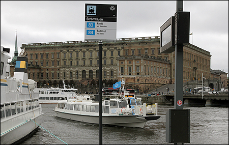 Delfin XI anländer till Strömkajen, Stockholm från Ålstäket, Värmdö.