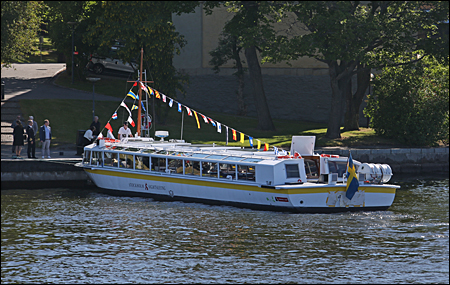 Akterspegeln maskerad s� att ingen iland skulle se namnet i f�rv�g.