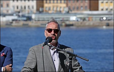 Peter Henricsson, vd talar inf�r de samlade.