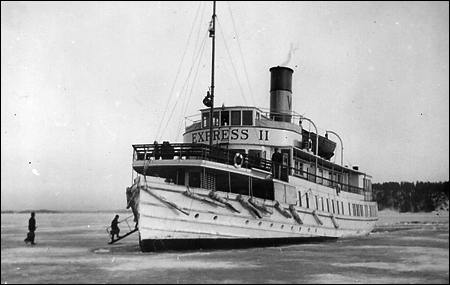 Express II utanför Sippsö, Lindalssundet 1962-02-28