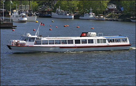Delfin XII utanför Gröna Lund 2002-05-11