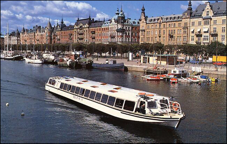 Delfin II vid Djurgårdsbron, Stockholm