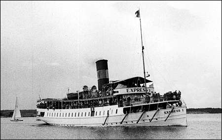 Express I vid Sandhamn 1950
