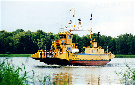 Isabella utanför Hampetorps färjeläge 2002-07-20