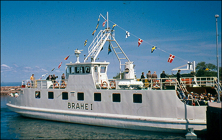 F�rja 61/297 d�ps till Brahe I i Gr�nna hamn 1974-06