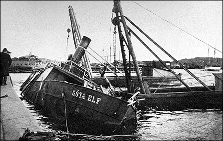 Göta Elf vid Lilla Bommen, Göteborg under bärgningen 1908-04