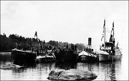 Guldkroken bärgas vid Heldeholms brygga 1896