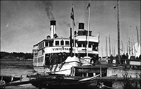 Vinterhamn och Sandhamns Express i Sandhamn 1943