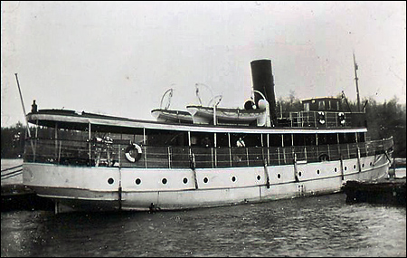 Visingsborg i Visingsö hamn ca. 1923