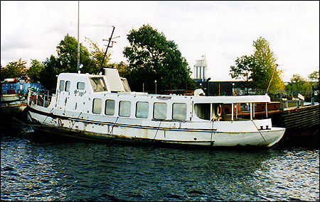 Hilda vid Gullbergskajen, Göteborg 2002-09-28