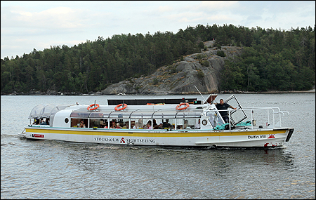 Delfin VIII utanf�r Fj�derholmarna, Stockholm 2025-07-26