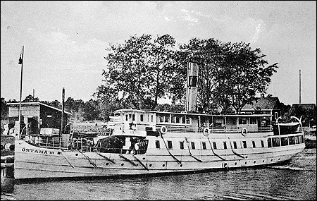 Östanå III vid Bagghus brygga, Väddö ca. 1910