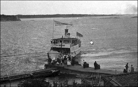 Nya Sandhamn vid Gatans brygga, Runmarö ca 1920