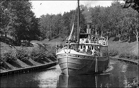 Pallas i Södertälje kanal, Södertälje