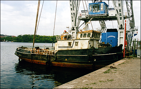 Ekoln vid Norr Mälarstrand, bärgad av Lodbrok 2004-05-09