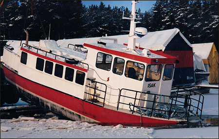 Isak upplyftt med aktern vid Säbyviken för reparation 1999-01-15