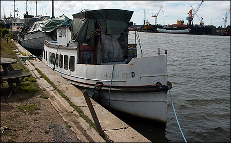 Madam Flod vid Gullbergskajen, G�teborg 2005-08-16
