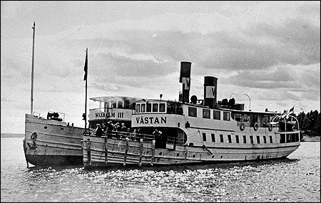 Waxholm III under bogsering fr�n H�gmars� till Finnboda f�r ombyggnad 1964
