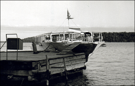 Delfin I vid Sippsö, Lindalssundet, Värmdö 1963