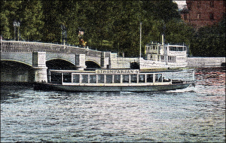 Strömfärjan 4 vid Skeppsholmsbron, Stockholm