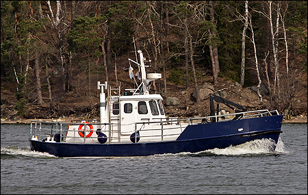 B�tsman af Idesk�r utanf�r H�sselby Strand, Stockholm 2020-03-25