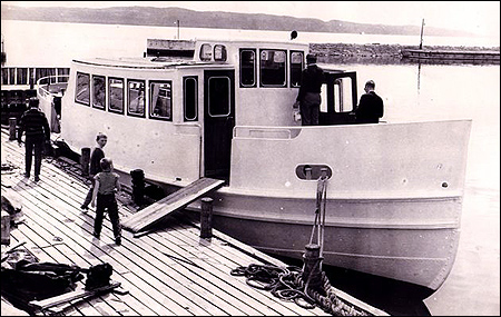 Tor i Visingsö hamn vid ombyggnaden från bogserbåt till passagerarfartyg 1965