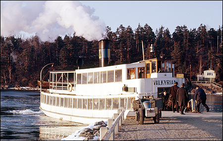 Valkyrian vid Ramsö brygga, Vaxholm 1964-03-14