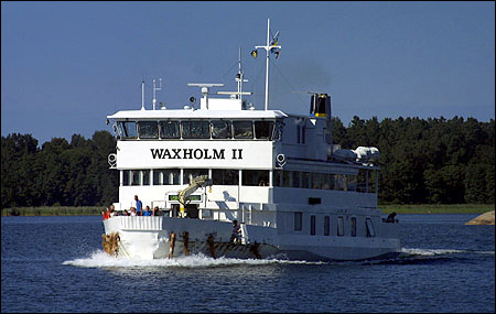 Waxholm II utanför N:a Ingmarsö brygga 2001-07-24